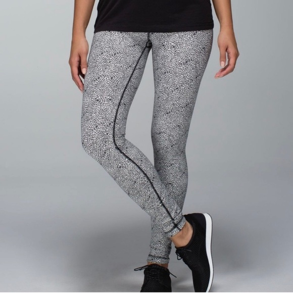 lululemon athletica Pants - Lululemon b/w flowered wunder unders
